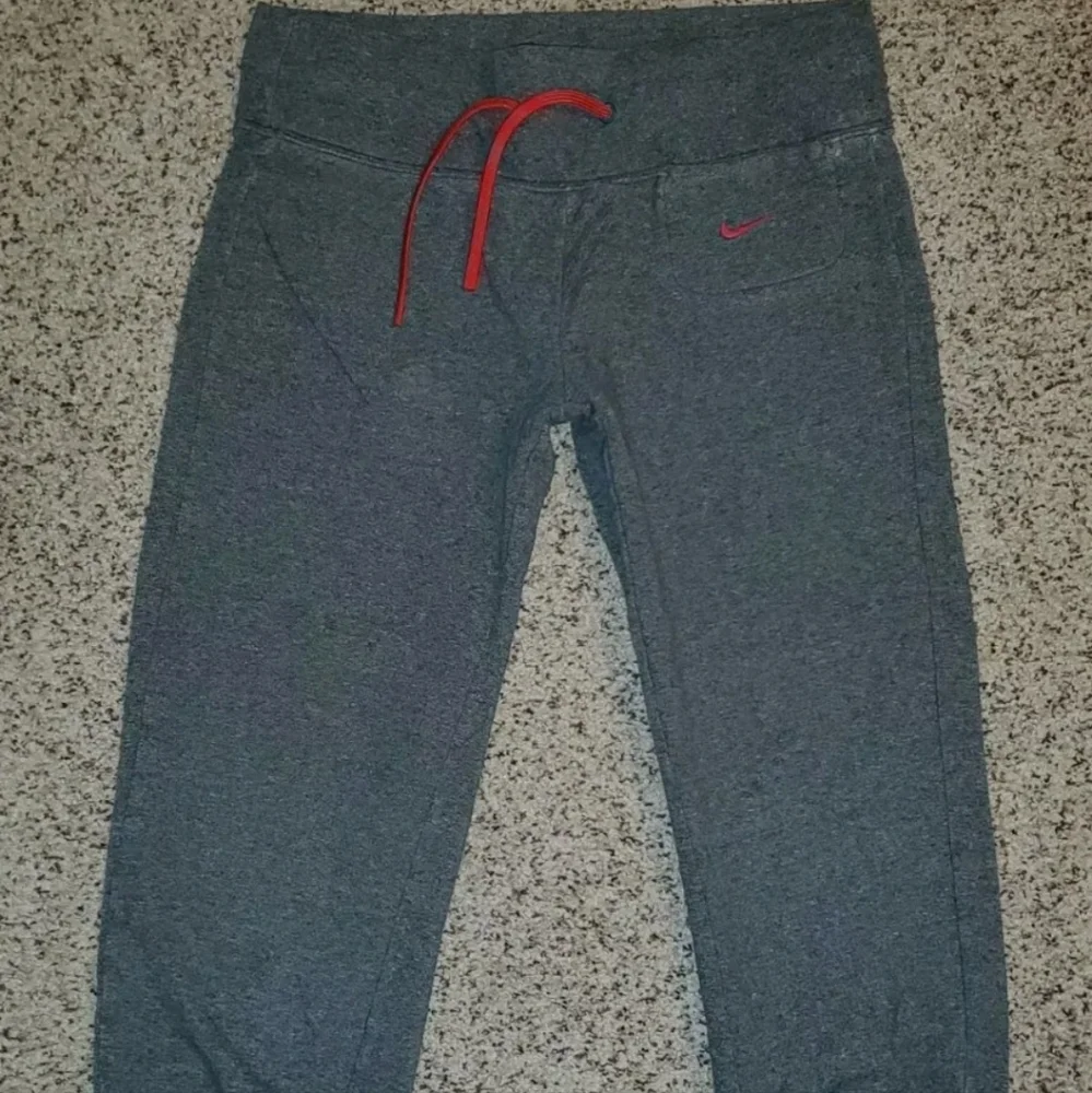 Nike DRI FIT Just Do It Athletic Running Yoga Gray Capri Pants - Picture 3 of 5